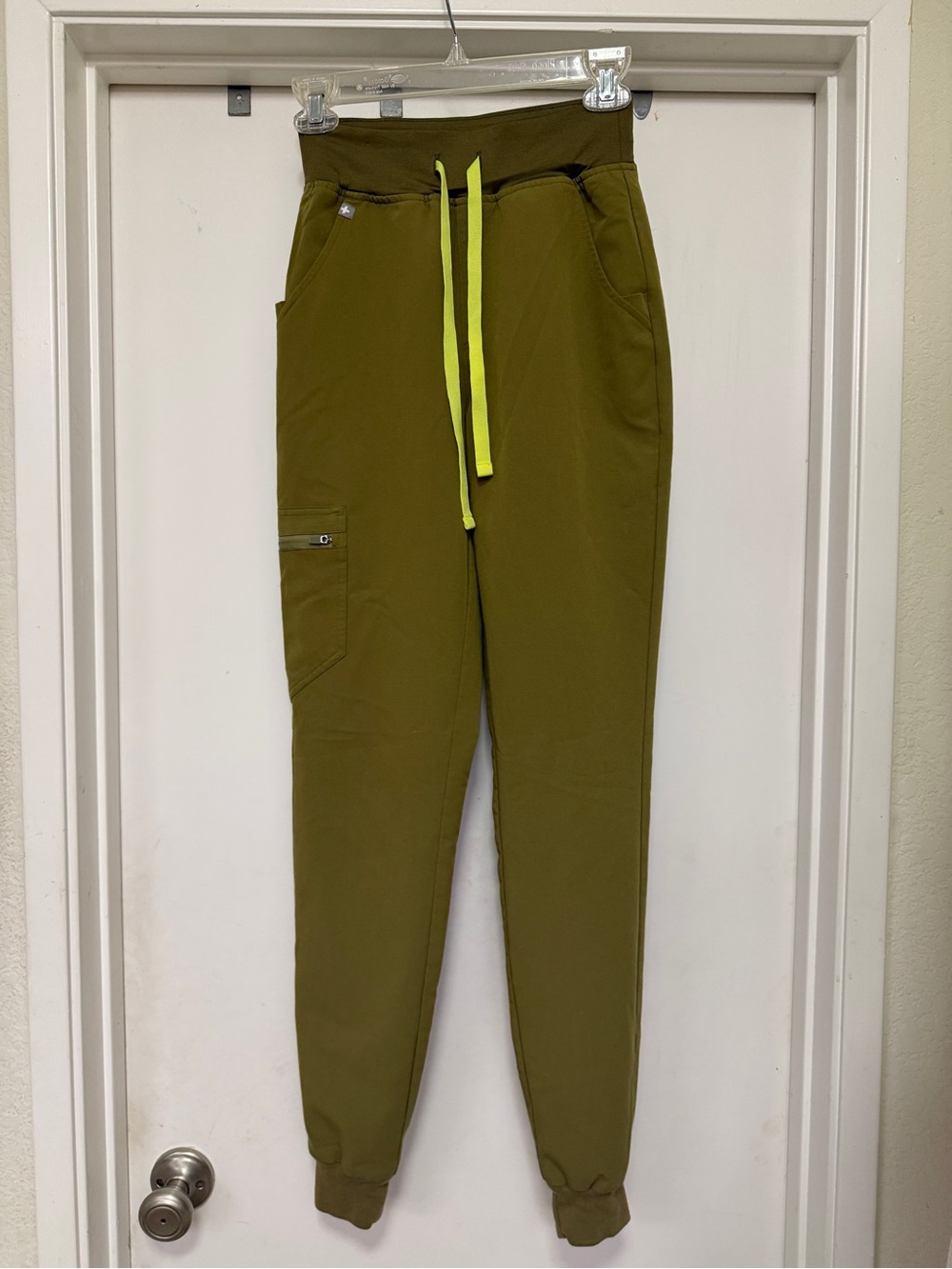 FIGS Women's Zamora High-Rise Jogger Scrub Pant - olive green - size XXS Tall